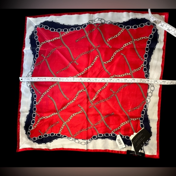 Banana Republic Chain Print Scarf in Red and Navy 100% Silk Made in Italy NWT - Picture 3 of 4